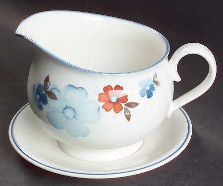 Glimmer Round Gravy Boat/Attached Underplate