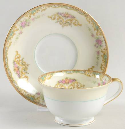 Gloria Footed Cup & Saucer Set