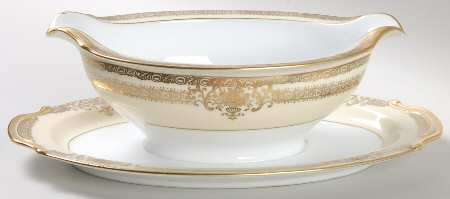 Gold Grande Gravy Boat with Attached Underplate
