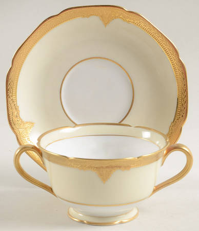 Goldaldo Footed Bouillon Cup & Saucer
