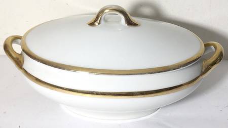 The Goldena Gravy Boat & Lid