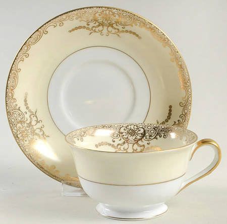 Goldenglo Footed Cup & Saucer Set