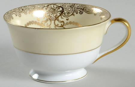 Goldenglo Footed Cup