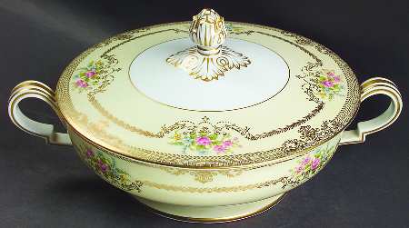 Goldfleur Round Covered Vegetable