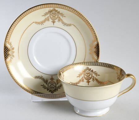 Goldier Footed Cup & Saucer Set
