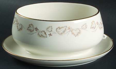 Goldivy Gravy Boat with Attached Underplate
