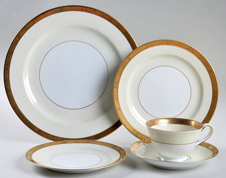 Goldkin (4985) 5 Piece Place Setting by Noritake