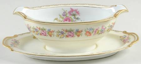 Goldlace Gravy Boat with Attached Underplate
