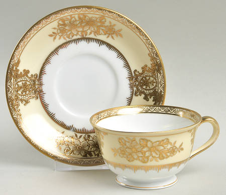 Goldlinda Footed Cup & Saucer Set