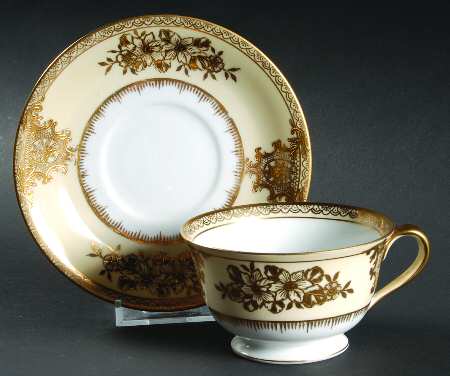 Goldlinda Footed Cup & Saucer Set