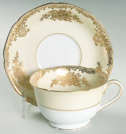 Goldlure Oversized Cup & Saucer Set