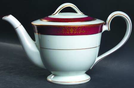 Goldmere Teapot & Lid
