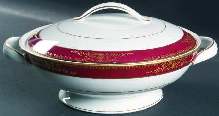 Goldmere Round Covered Vegetable