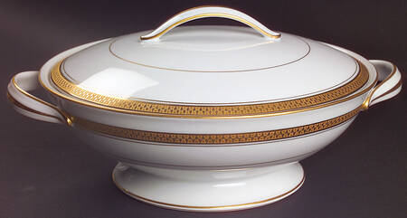 Goldridge Round Covered Vegetable