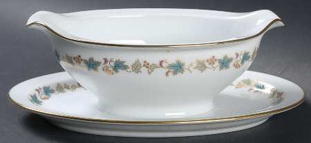 Goldvine Gravy Boat with Attached Underplate