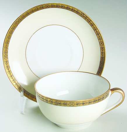 Goldnoir Flat Cup & Saucer Set