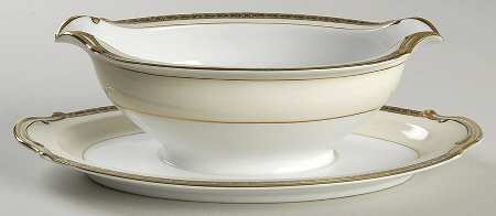 Goldnoir Gravy Boat with Attached Underplate