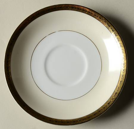 Goldnoir Saucer for Flat Cup