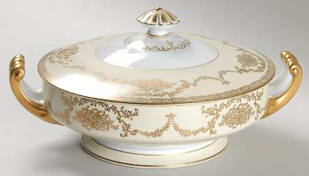 Gold Queen Round Covered Vegetable