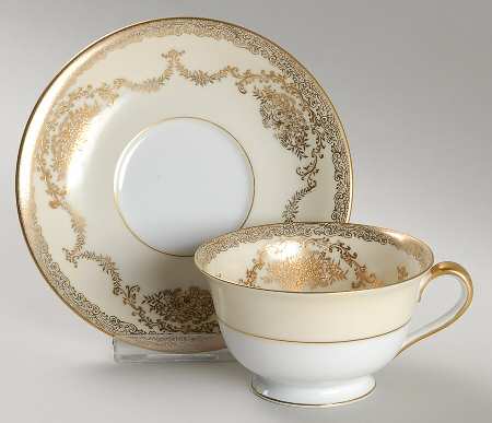 Gold Queen Footed Cup & Saucer Set