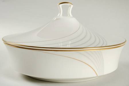 Golden Tide Round Covered Vegetable