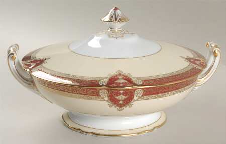 Graceland Round Covered Vegetable