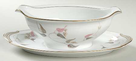 Gracia Gravy Boat with Attached Underplate