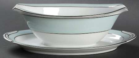 Grandeur Gravy Boat with Attached Underplate