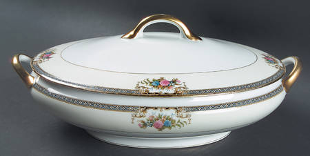 Grasmere Oval Covered Vegetable