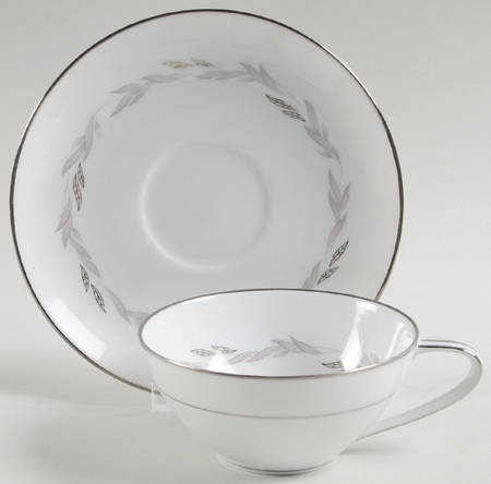 Graywood Flat Cup & Saucer Set
