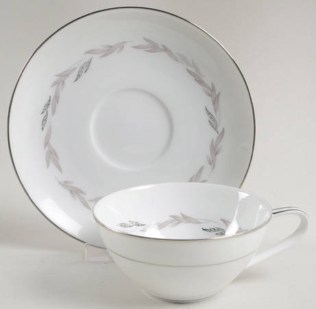 Graywood Flat Cup & Saucer Set