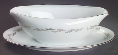 Graywood Gravy Boat with Attached Underplate