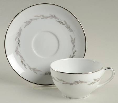 Graywood Flat Cup & Saucer Set