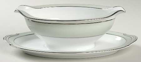 Greencourt Gravy Boat with Attached Underplate