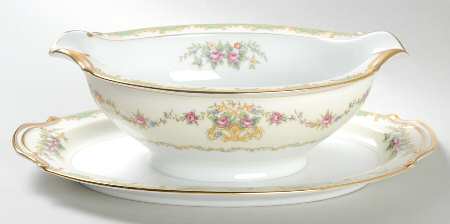 Greenbrier Gravy Boat with Attached Underplate