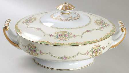 Greenbrier Round Covered Vegetable
