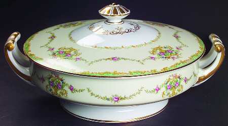 Greenbriar Round Covered Vegetable