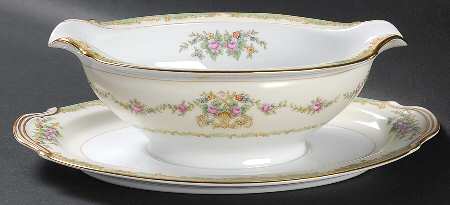 Greenbriar Gravy Boat with Attached Underplate