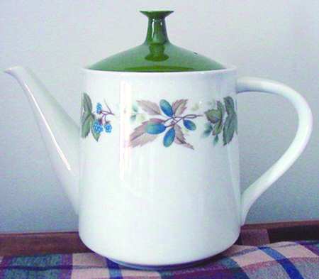 Greenbriar Teapot & Lid