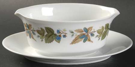 Greenbriar Gravy Boat with Attached Underplate