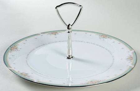 Greenbrier Round Serving Plate with Handle (DP)