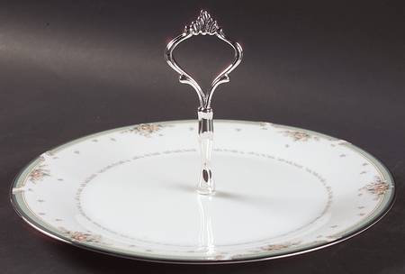 Greenbrier Round Serving Plate with Handle (DP)