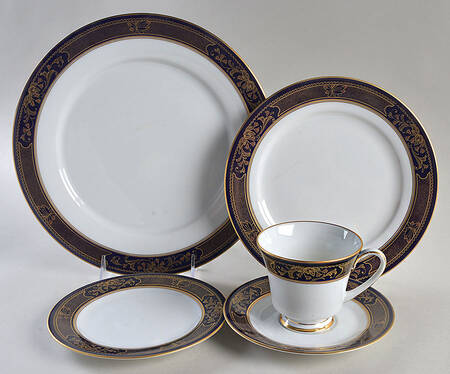 Grenoble 40 Piece Estate Set