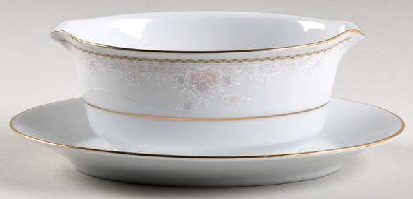 Grammercy Park Gravy Boat with Attached Underplate