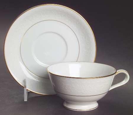 Guenevere Footed Cup & Saucer Set