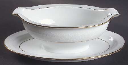 Guenevere Gravy Boat with Attached Underplate