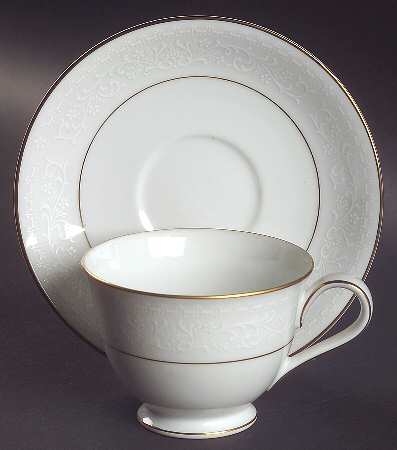 Guenevere Footed Cup & Saucer Set