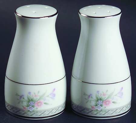 Hailey Salt & Pepper Set