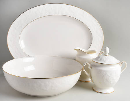 Halls of Ivy (Gold Trim) 5 Piece Hostess Set