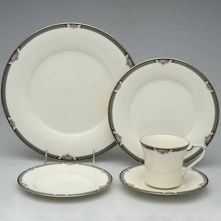 Halifax 40 Piece Estate Set